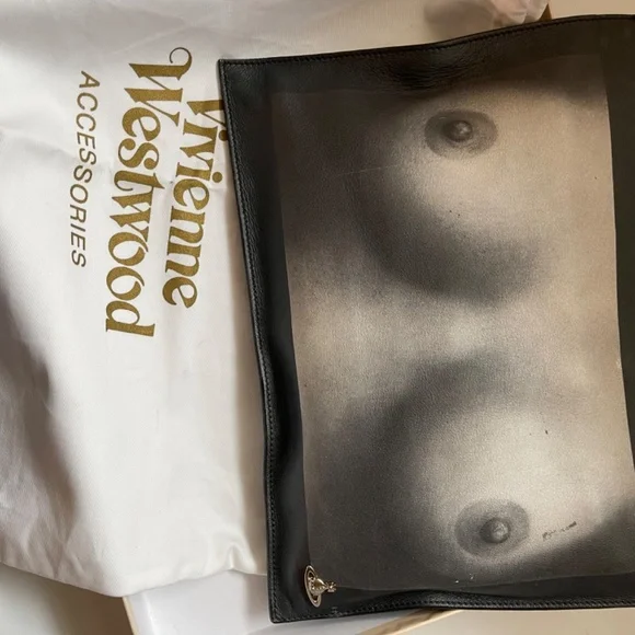 SOLD!!! VIVIENNE WESTWOOD ICONIC TI TS PRINTED BLACK LEATHER CLUTCH NWT SS16 - Picture 7 of 15